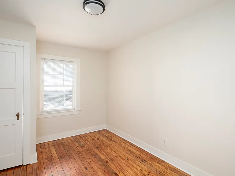 277 Elmwood Dr — Photo 5