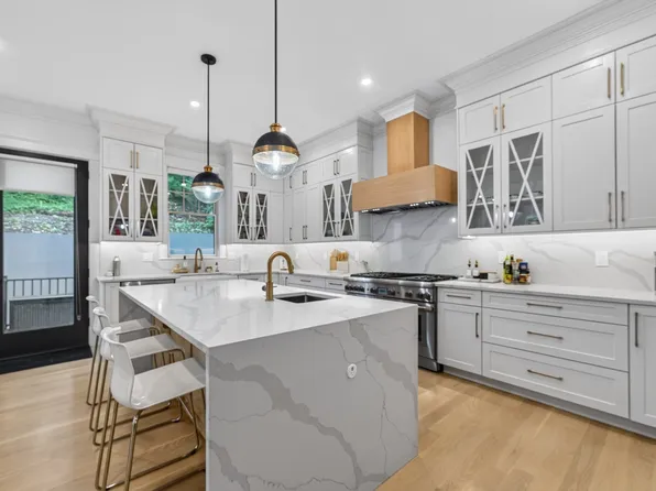 261 Tappan St #1, Brookline, MA 02445