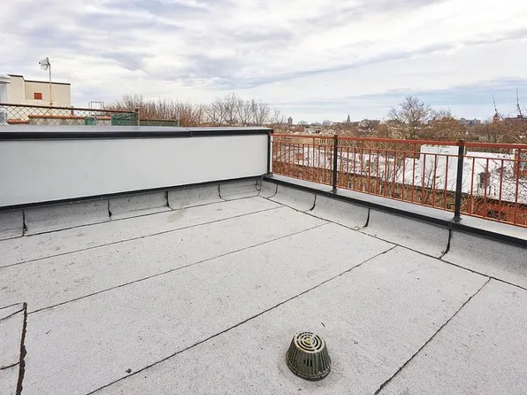 554 Gates Avenue image 12 of 21