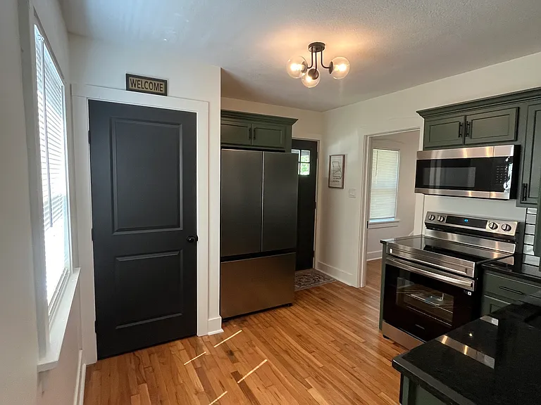 1220 E 24th Ave — Photo 3