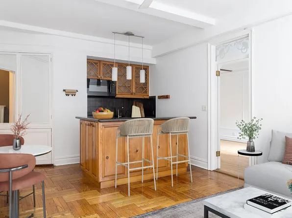 30 5th Avenue image 1 of 9