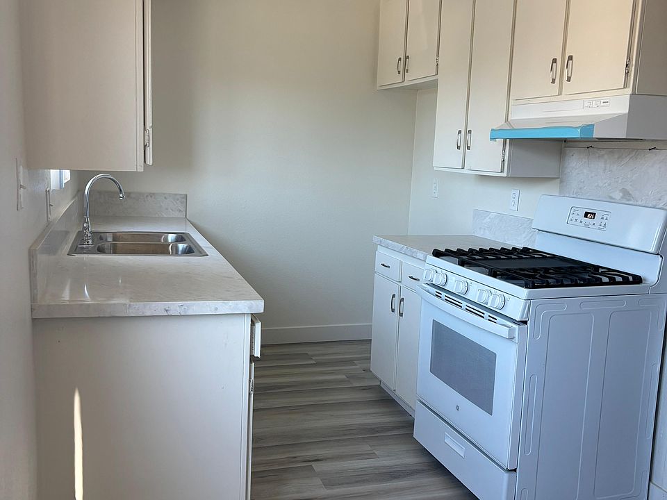 1st image of 9816 Park St #5