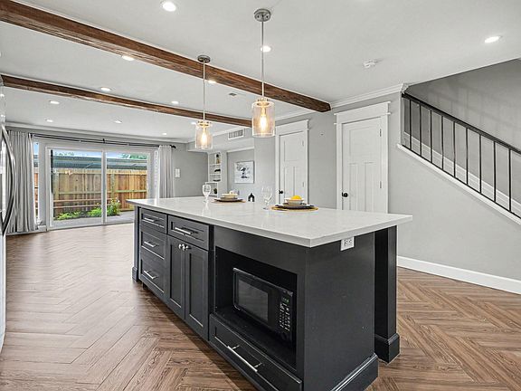 5th image of 18206 Heritage Ln #8206