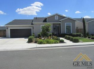 9211 Manor Forest Ln, Shafter, CA 93263