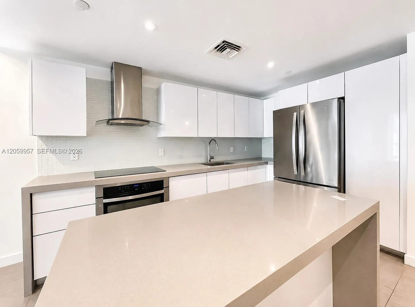 Canvas Condo — Photo 3