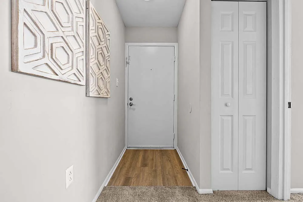 Runaway Bay Apartments — Photo 4