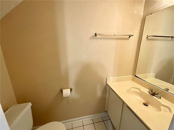 5th image of 1416 Hickory Ave APT C