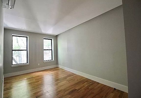 4th image of 246 Sullivan Pl #77C