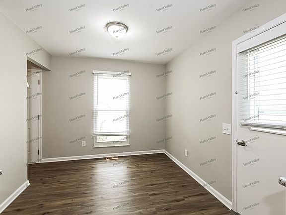 5th image of 10 River Bend Ct