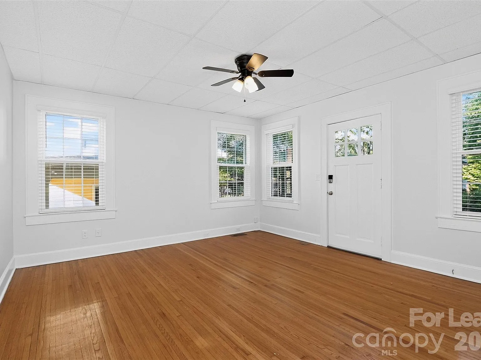 2 bed, 1.0 bath, 805 sqft, $1,175 — Photo 4