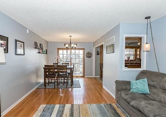 5th image of 909 Plum Rose Dr
