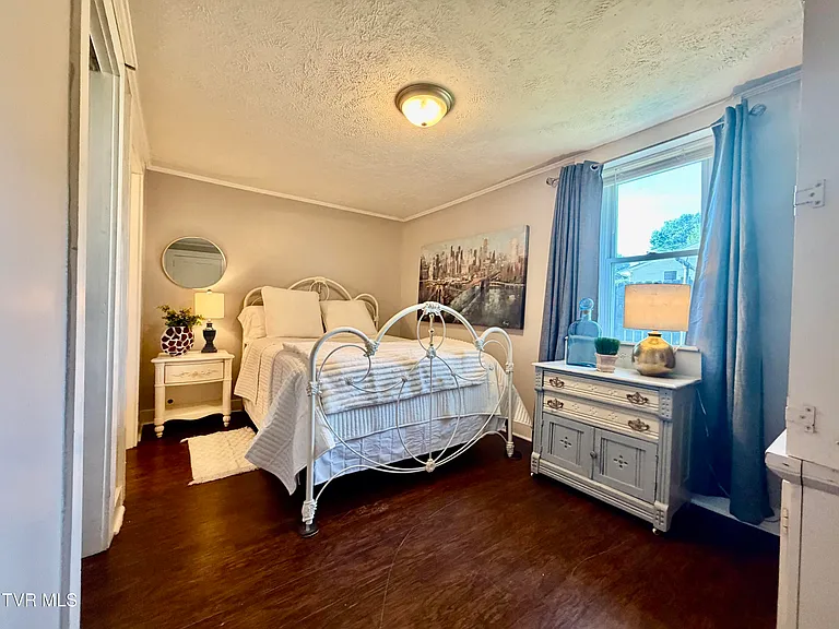 212 W F St #A — Photo 8
