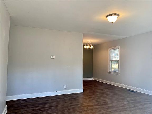 2nd image of 2211 Lilac Ln
