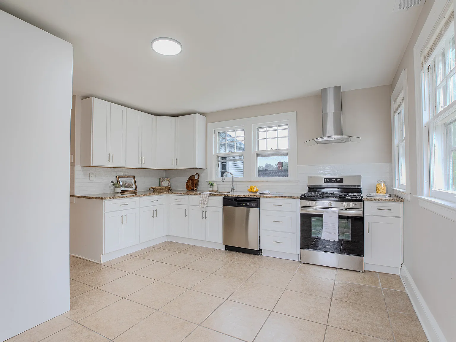3 bed, 1668 sqft, $2,400 — Photo 3