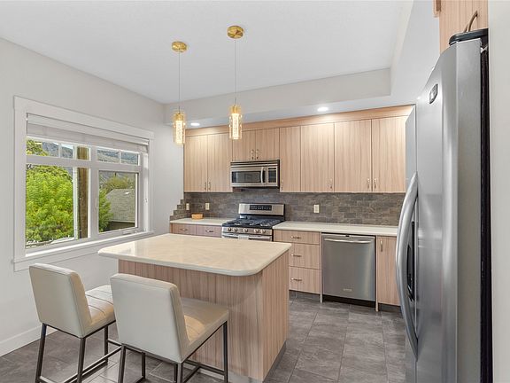 3rd image of 576 Nicola St #10