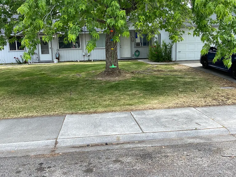909-909 E Ball Ct — Photo 3