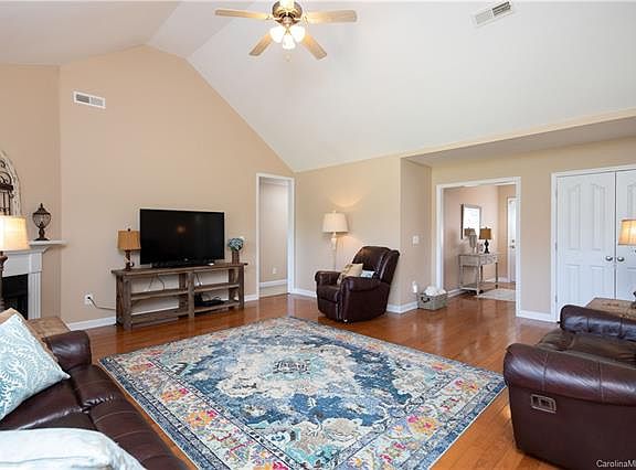 5th image of 394 Iron Club Dr