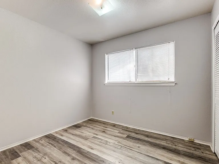 827 Spring Park Dr — Photo 8