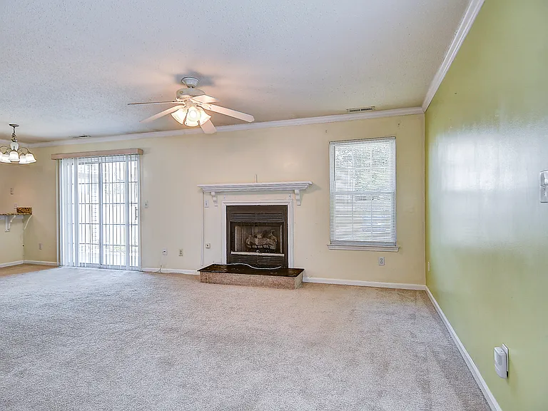 751 Ridge Cir — Photo 7