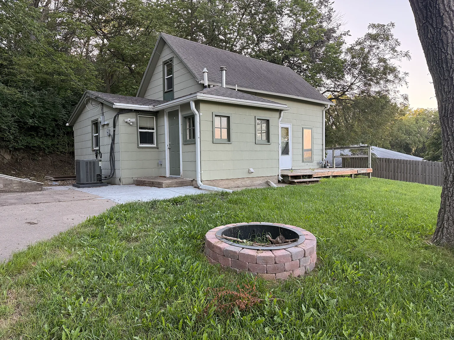 3 bed, 984 sqft, $1,000 — Photo 1