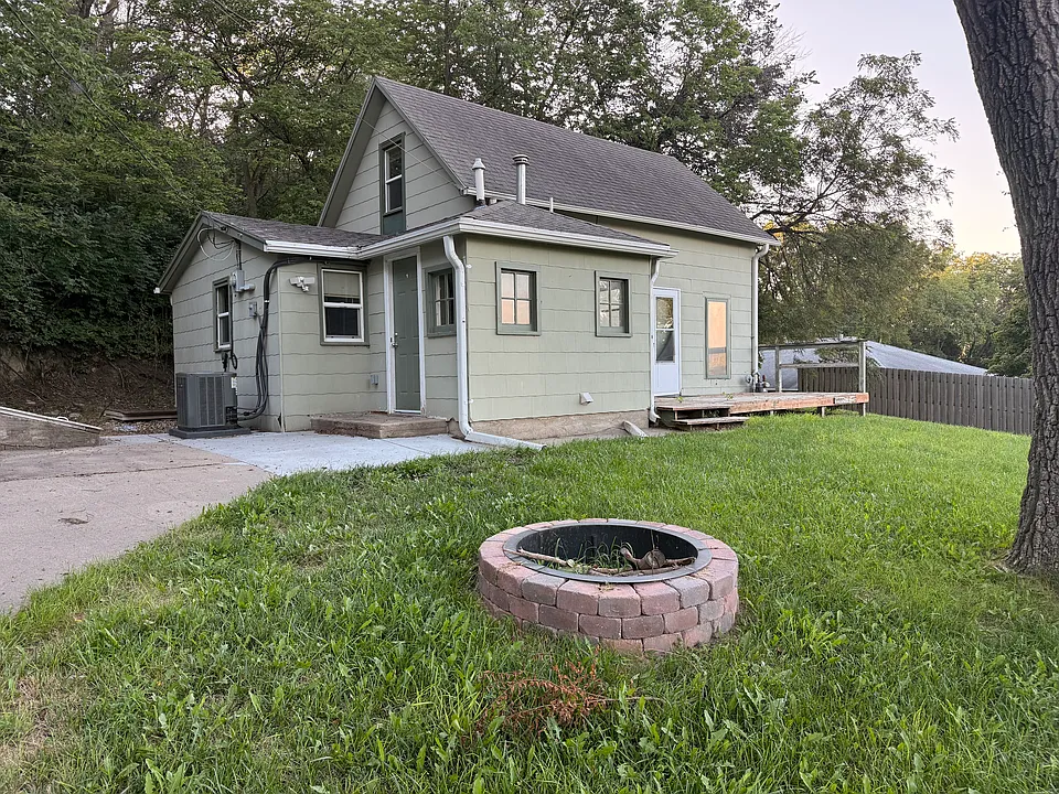 904 S Elm St
