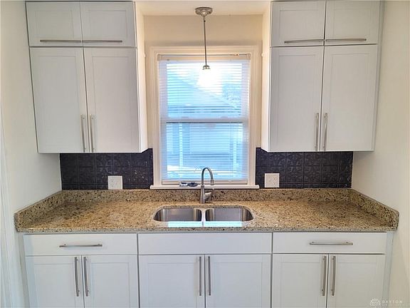 5th image of 1008 Highridge Ave