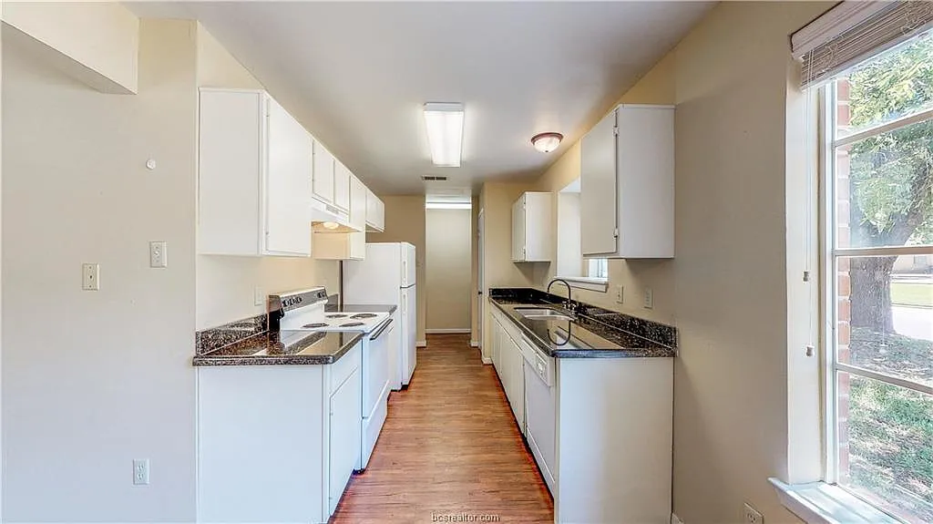 3 bed, $1,200 — Photo 3