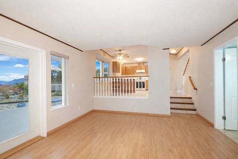 Surrey House for rent - 3 Bedrooms — photo 11