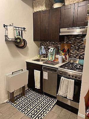 4th image of 542 E 11th St APT 2