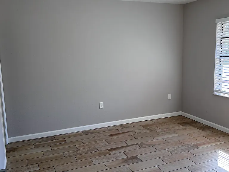 639 Woodlane Cir — Photo 5
