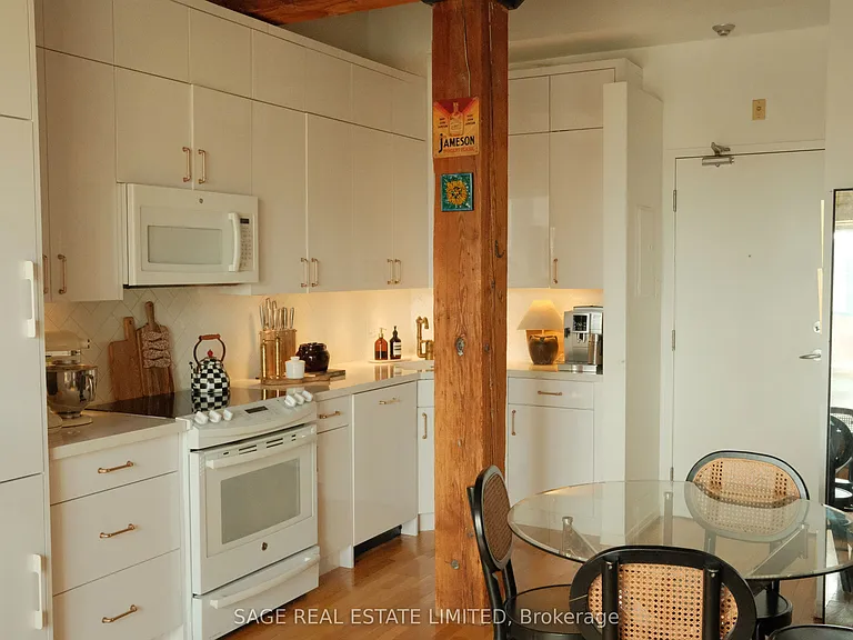 781 King St W #508 — Photo 8