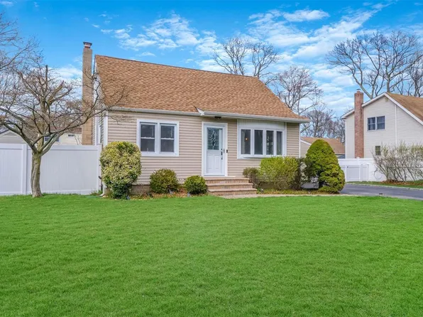279 Seminole Street, Ronkonkoma, NY 11779