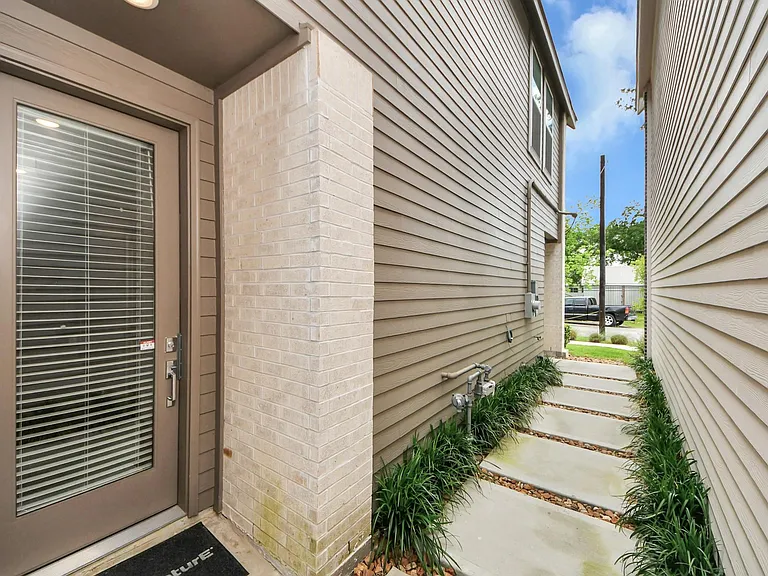 1044 Homer St — Photo 7