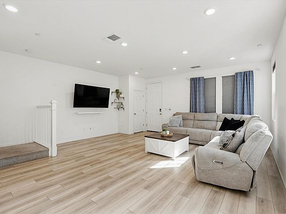 5th image of 7969 Arcadia Dr