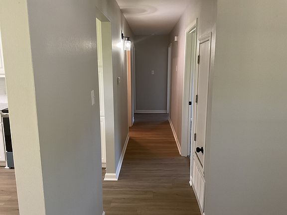 5th image of 9083 Sara Ln