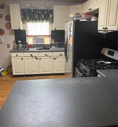 2nd image of 325 Homer St