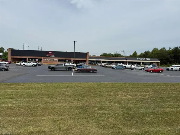 101 Market Place Dr, North Wilkesboro, NC 28659