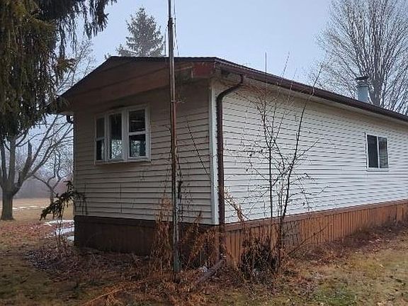 2nd image of 1653 E Pinconning Rd