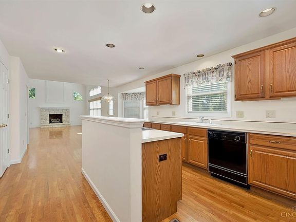 3rd image of 7512 Walnut Creek Dr