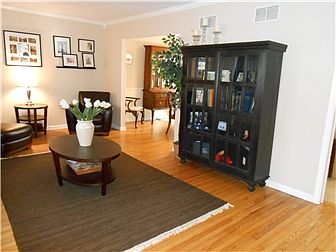 Living Room W/ Crown Molding