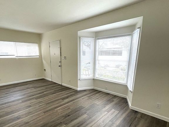 5th image of 202-208 W Mariposa Ave #202