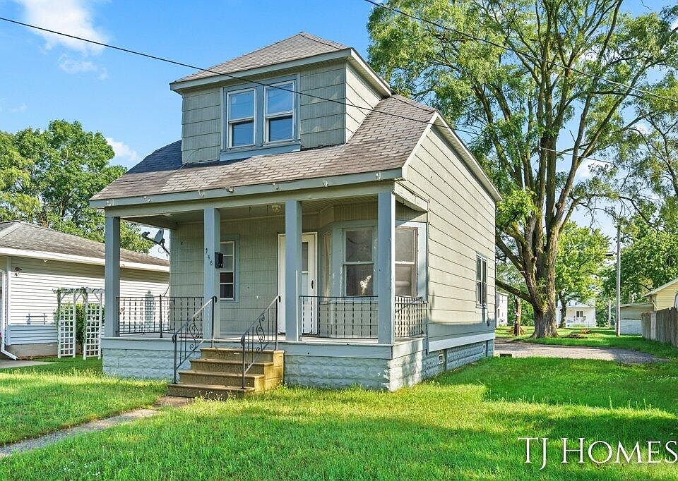 1st image of 746 Marquette Ave