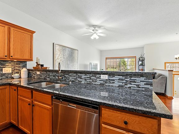3rd image of 324 Willoughby Way W