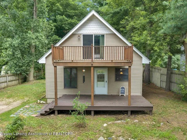 6910 Victoria Shore Dr, Laingsburg, MI 48848