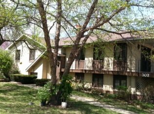 302 Shoreline Pl, Decatur, IL 62521