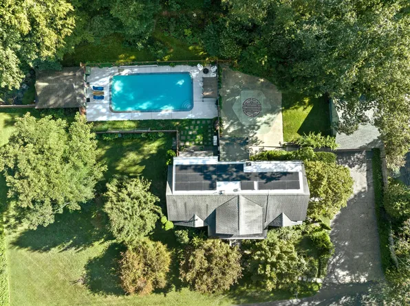 58 Riverside Road, Newtown, CT 06482