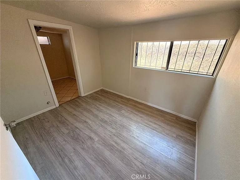 258 E Hill St — Photo 16