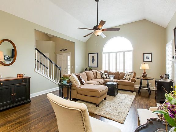 5th image of 433 Essex Park Cir