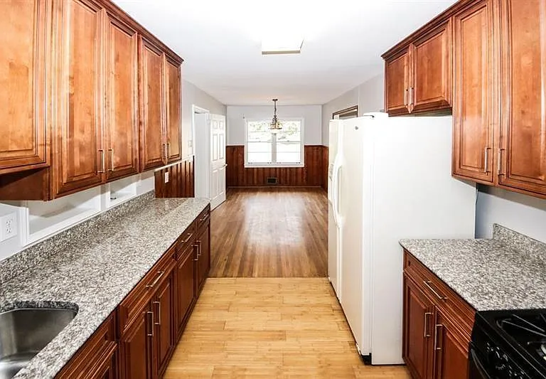 5075 Winters Chapel Rd — Photo 5