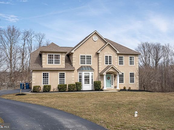 2nd image of 21 White Woods Ln